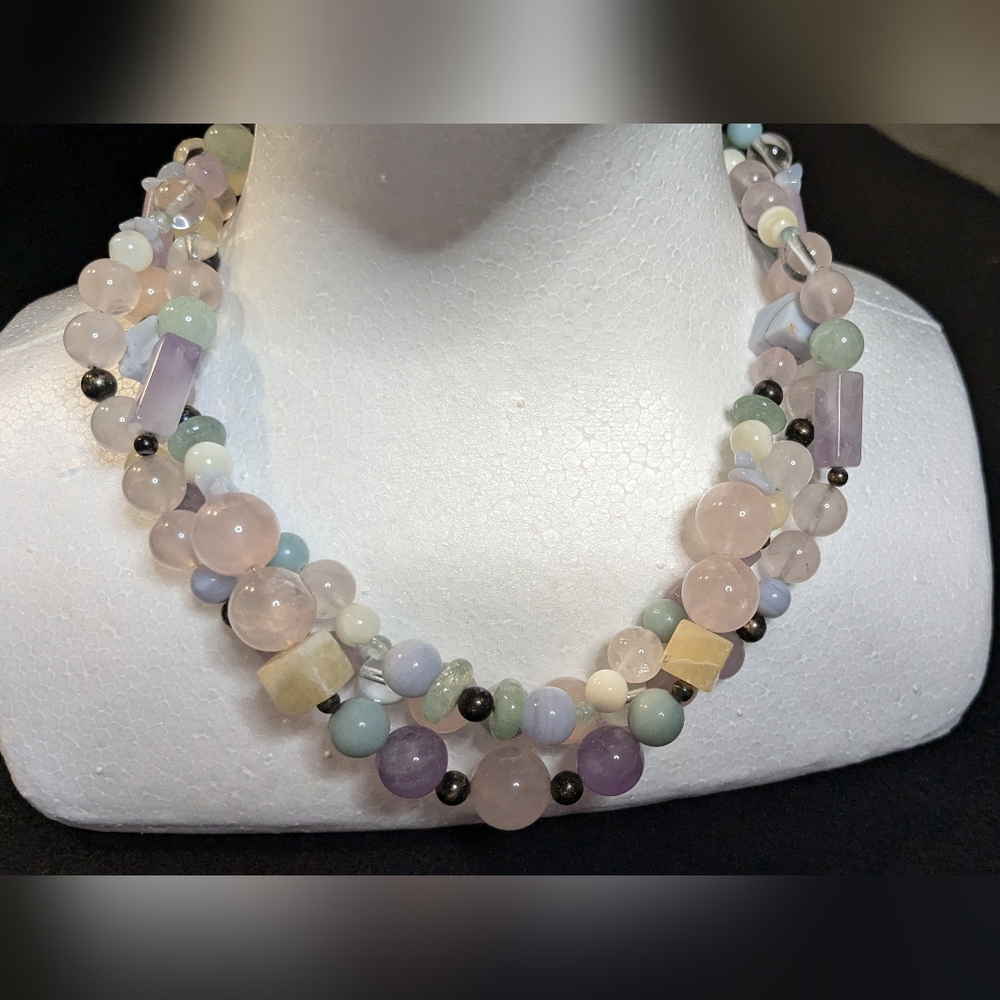 Vintage Three strands of Beaded Rose Quartz Agate Multicolor stones Necklace